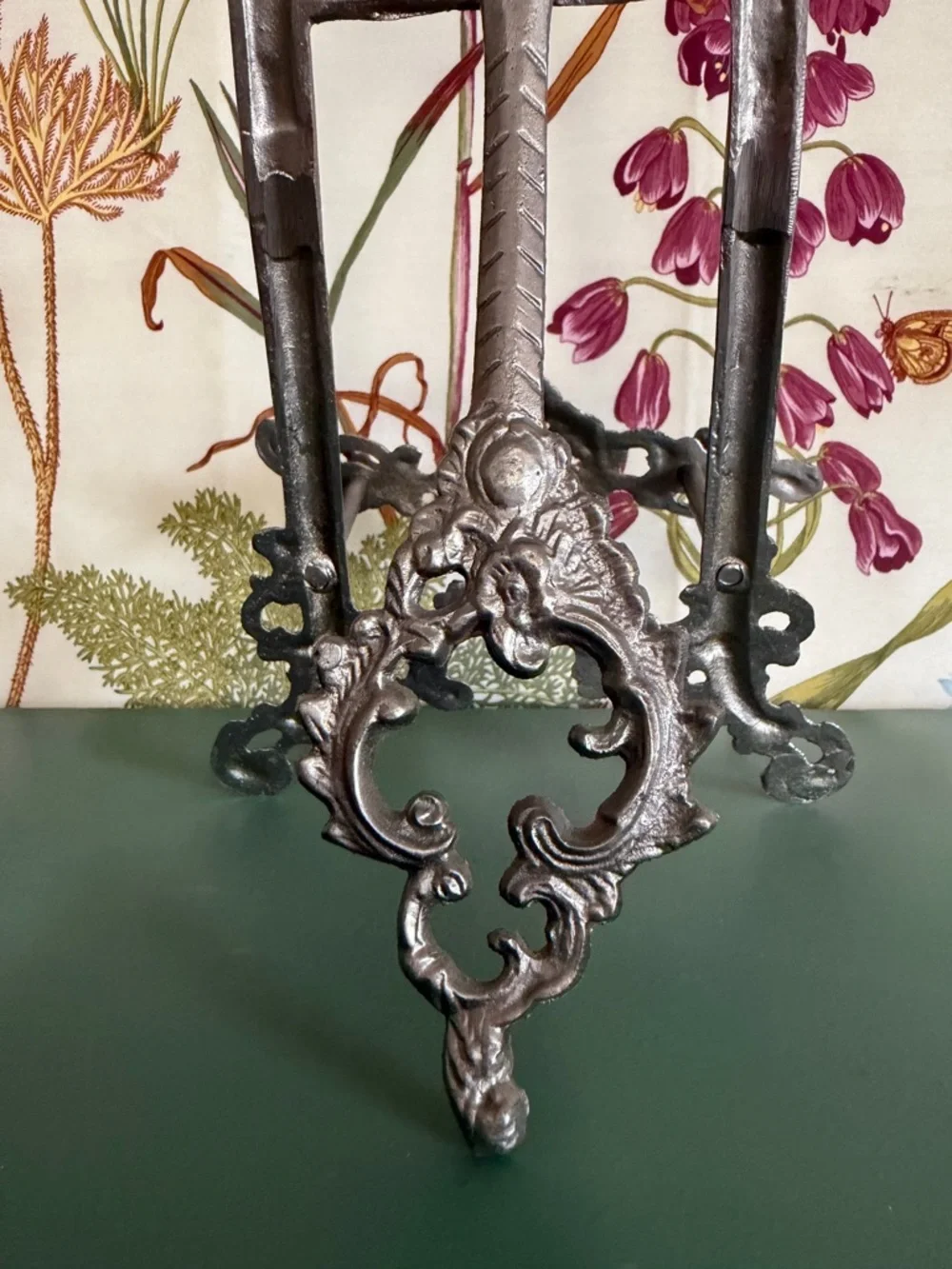 Ornate Silver Metal Display Easel - Home Wall Decor